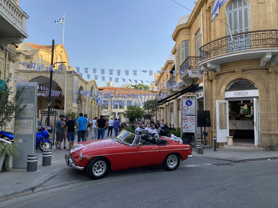 Bil och äldre stadsbebyggelse i Nicosia
