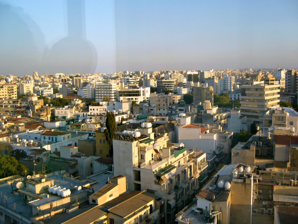 Utsikt över Nicosia från Shacolas Tower.
