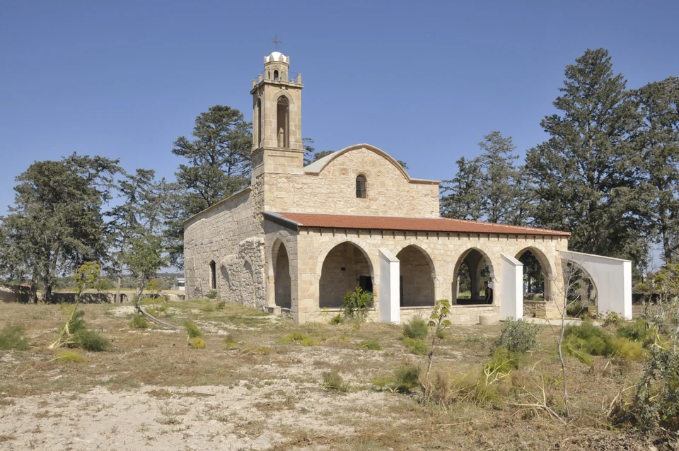 Agios Afksentios-kyrkan i Komi Kebir, även kallat Büyükkonuk.
